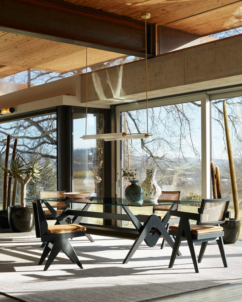 カッシーナ」が、ピエール・ジャンヌレへオマージュを捧げる新作を発表