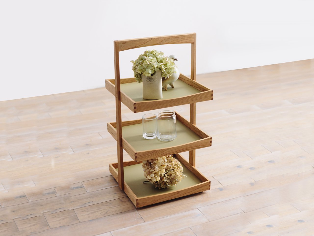 木製トレイテーブル 花瓶台 10％値下げしました 木製トレイテーブル