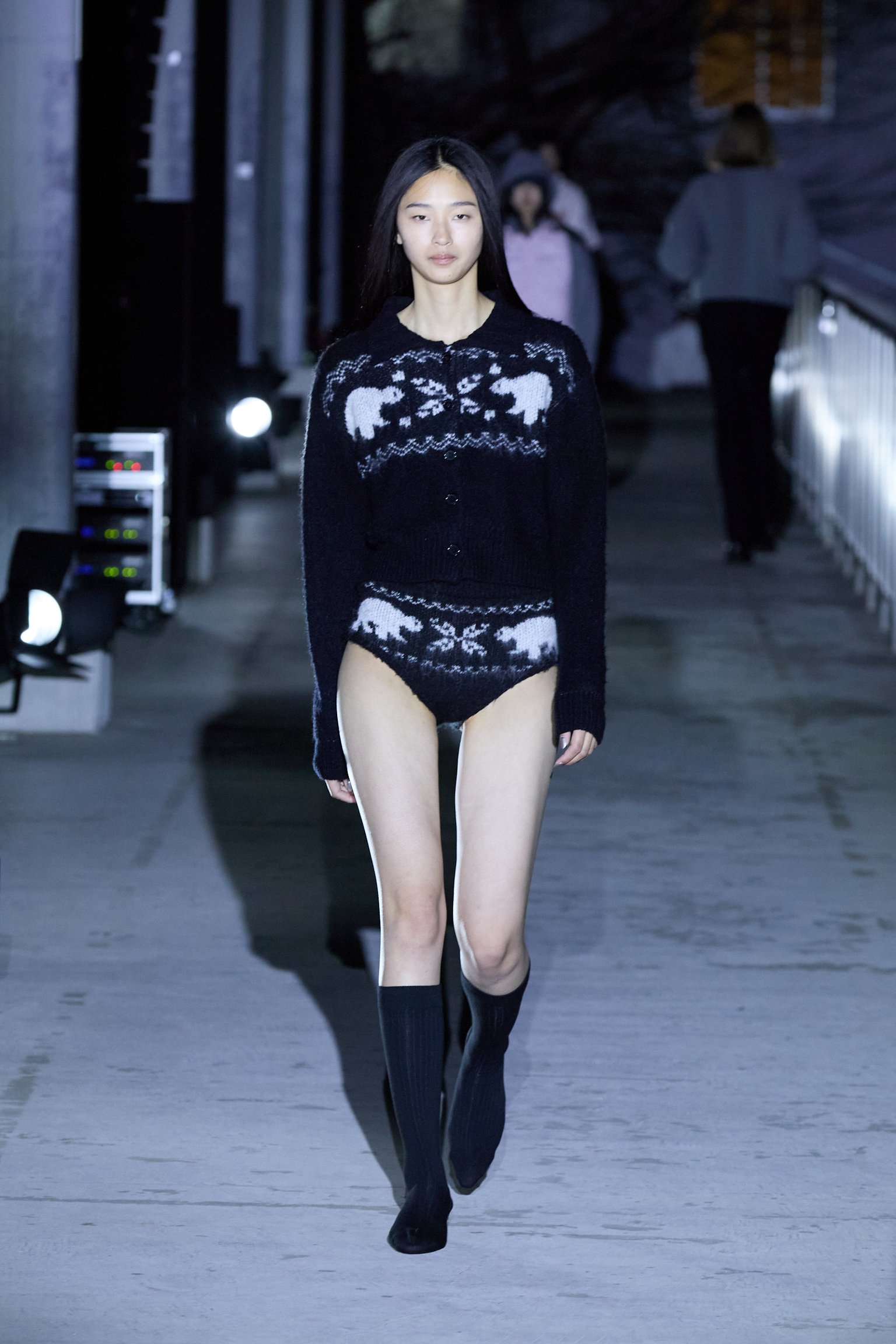 2025-26AW SEASON4.5 BASICKS HEART NORDIC SHORT CARDIGAN - BLACK