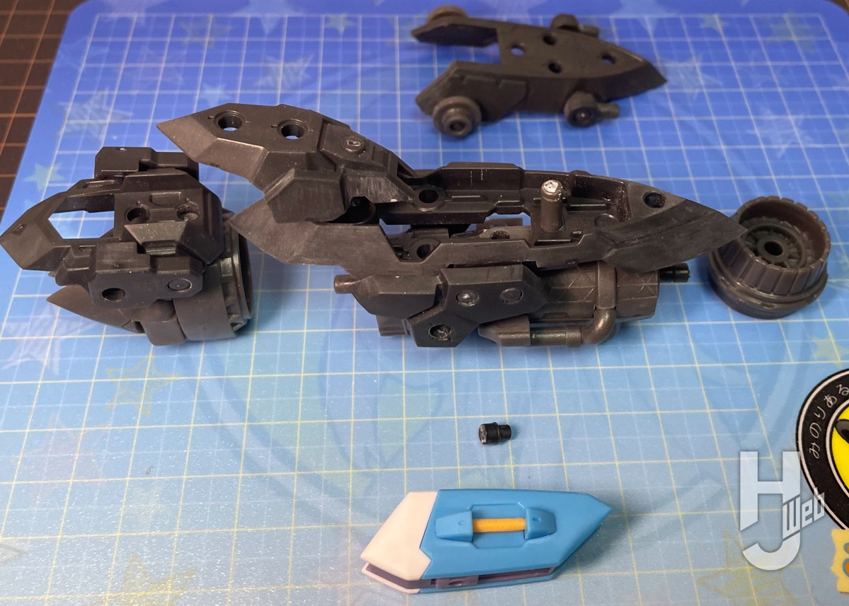 アイリス Ver.1.5」に 大型飛行ユニットを装備！2種類パーツの