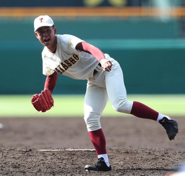 高岡商のユニホーム破れ話題の田嶋、ライト頭上破るダメ押し二塁打