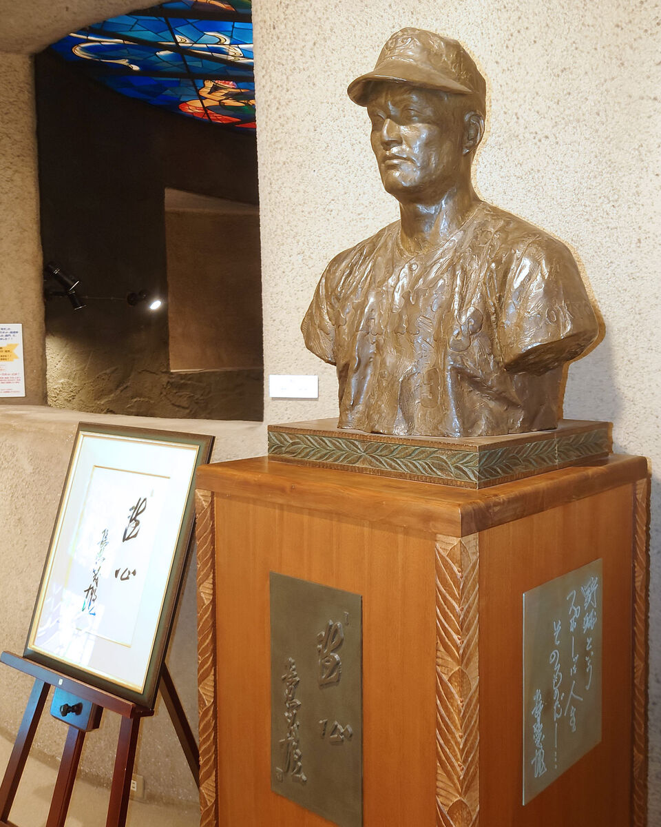 長嶋茂雄さんのブロンズ像 熱海市立澤田政廣記念美術館で6月29日