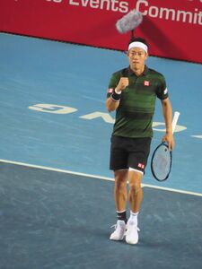 錦織圭 世界19位にフルセットで逆転勝ち サーブでラケットがすっぽ