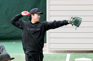 一流の証明！ 巨人・山崎伊織のモデルグラブが一般発売へ 背番「19