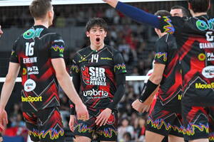 バレー】ペルージャのユニホーム、真っ赤な“ブロックデビル”の裏側