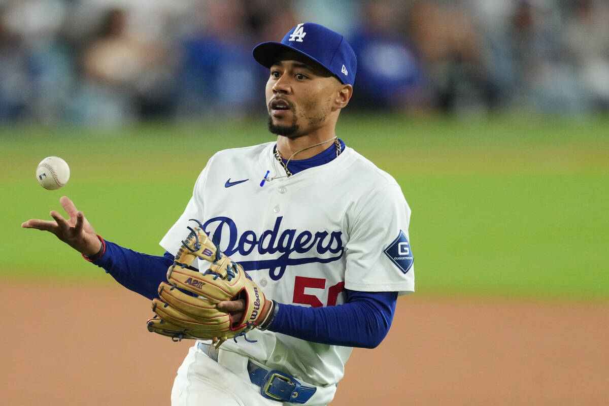 ゴールドグラブ賞最終候補が発表され右翼手で6度受賞のベッツが遊撃手