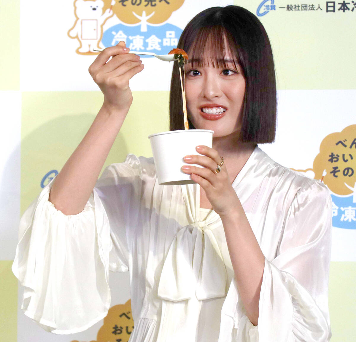 大友花恋、料理上手な一面を披露 焼きギョーザ⇒チーズをかけて