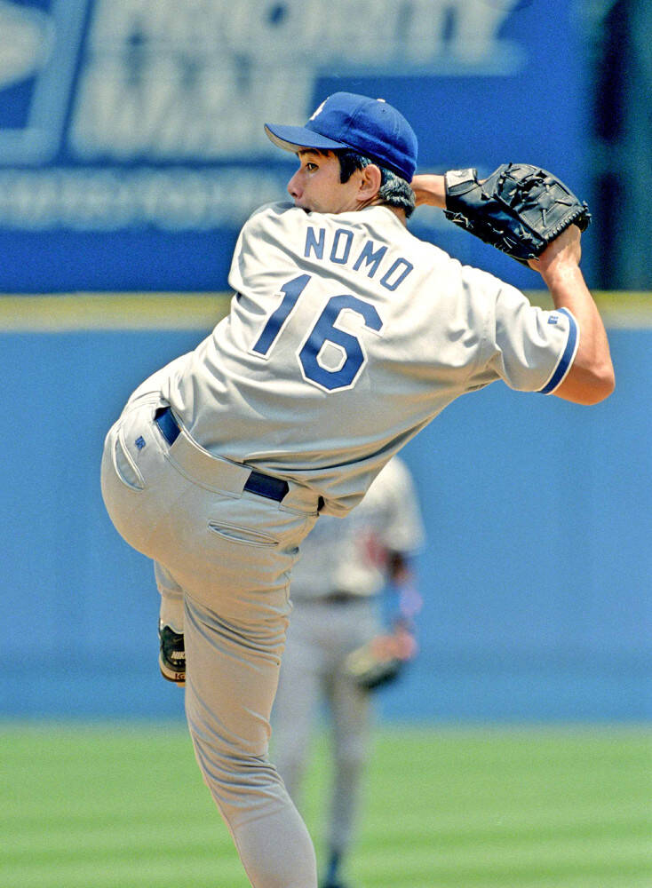 ワールドシリーズ第3戦の始球式にドジャースOBの野茂英雄氏登場