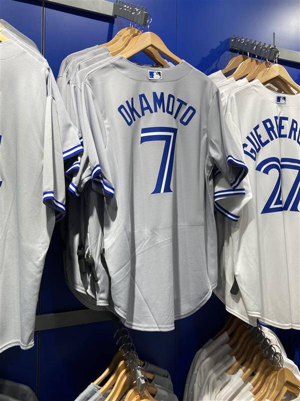 岡本和真のブルージェイズユニ 早くも現地ショップで販売開始…米ファン