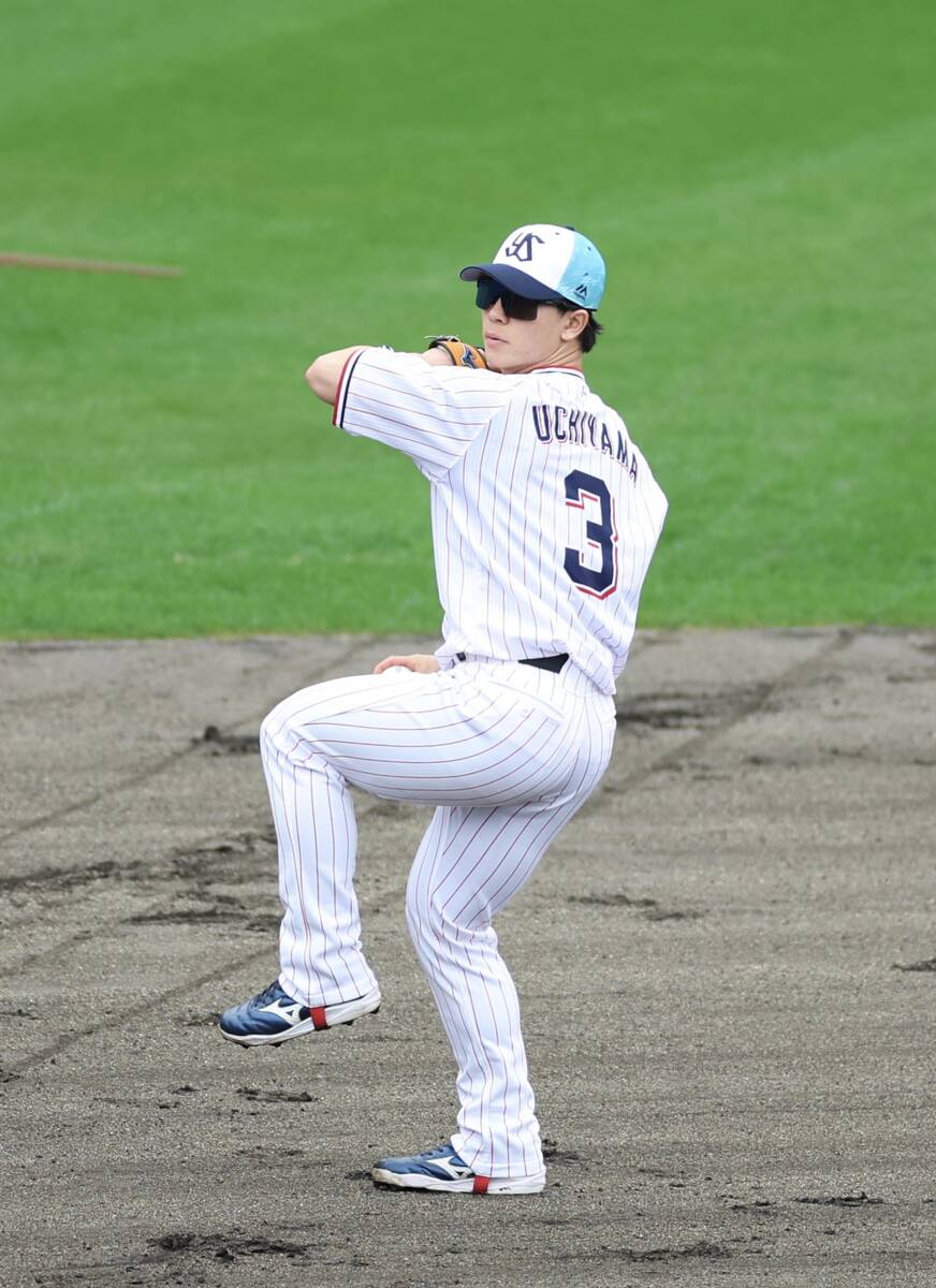 ヤクルト】内山壮真が新背番号3を披露「新鮮な気持ちでいきました