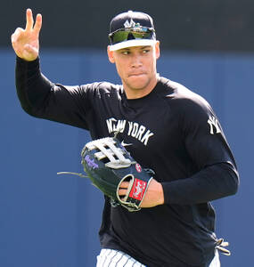 楽天】村林一輝が3100万円増でサイン 背番号6への変更と結婚を