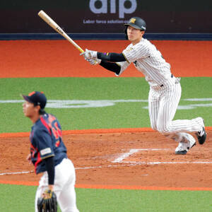 阪神】森下翔太が“ブラックダイナマイトユニ”着用「ちょっとレトロ