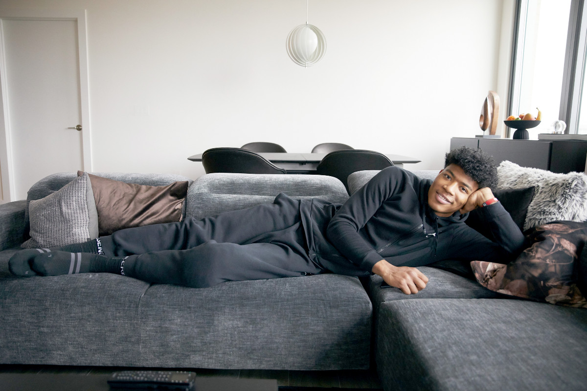 八村塁、自宅公開「理想にぴったり」黒ソファ - スポーツ報知