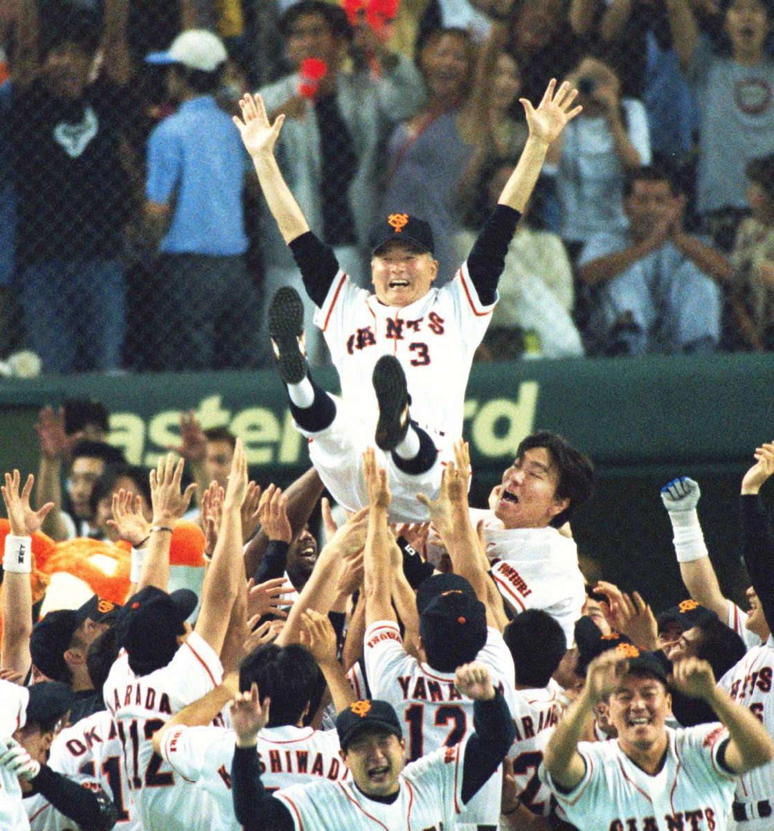 長嶋茂雄監督の胴上げ 誰よりも伸び上がって持ち上げていた松井秀喜