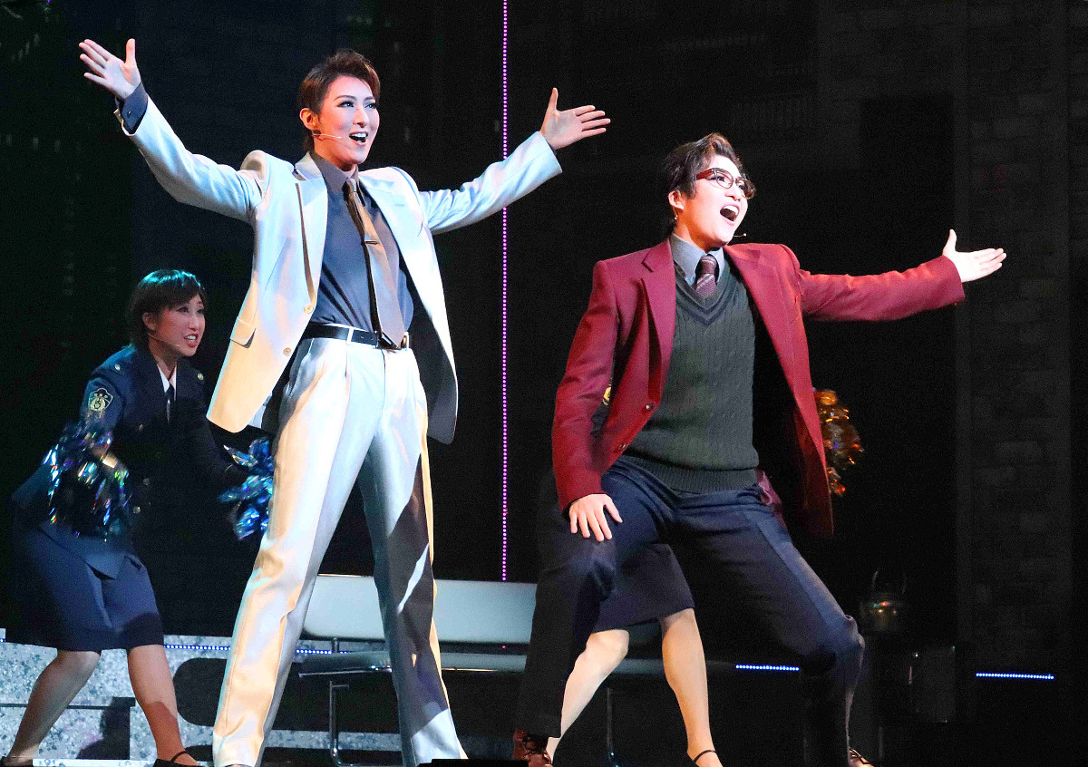 宝塚月組トップ・珠城りょうのプレ退団公演「幽霊刑事」開幕！「無事に