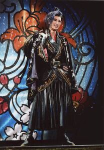 東京の宝塚は花組でスタート トップ柚香光「組一丸で歌と踊りを