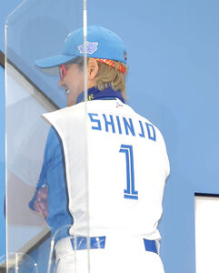 日本ハム】新庄ビッグボス、新ユニホームで背番号1披露「ファンの