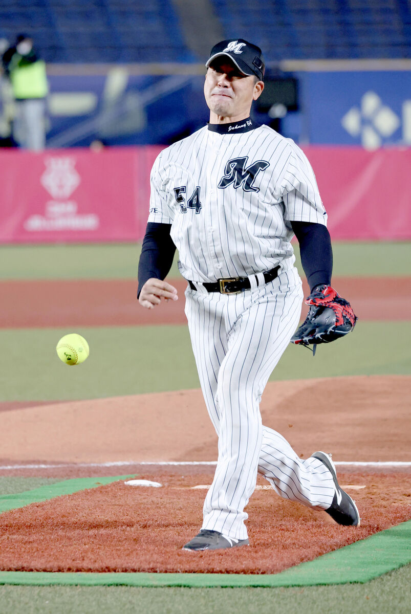 元ロッテ“ジョニー黒木さんが始球式…ソフトボールJDリーグがZOZO