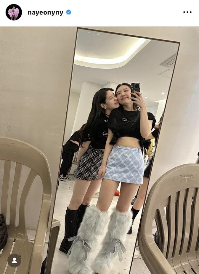 TWICE・ナヨン、ダヒョンとの密着2ショが「スタイル良すぎ