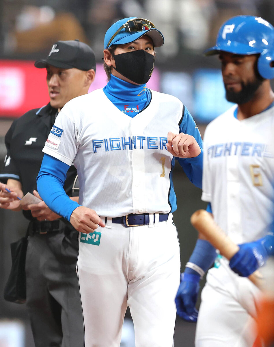 日本ハム】赤の襟付きユニホームから通常のタイプに戻して連敗 新庄