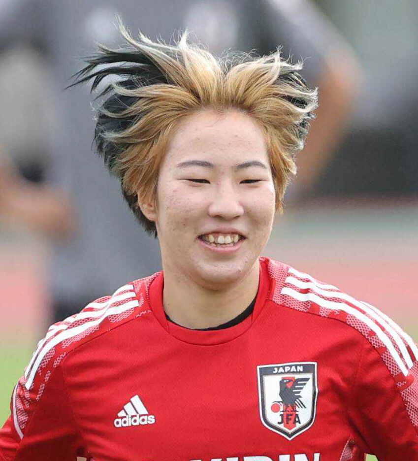 なでしこ遠藤純、左膝負傷か 松葉づえ姿の写真も…来月13日の女子W杯