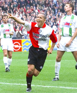 現役引退の小野伸二、オランダ時代は好敵手のアヤックスサポーターも