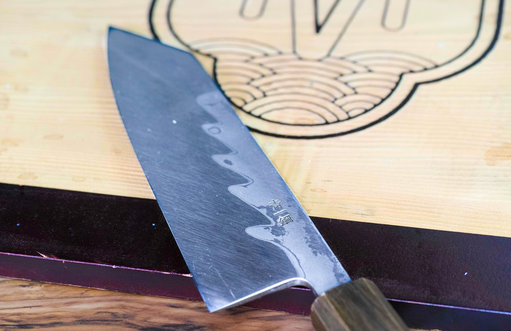 新製品 煌 青一鋼炎紋墨流し 切付出刃包丁 黒樫八角柄 – 堺一文字光秀