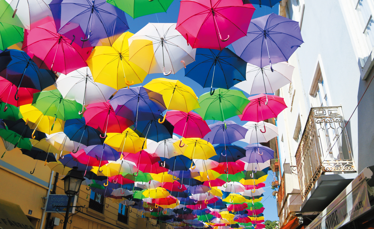 ポルトガル アゲダ／アンブレラ・スカイ・プロジェクト | 旅する旬間