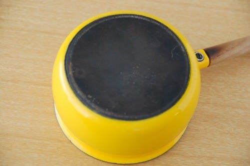 スウェーデンで見つけたホーロー片手鍋（ミルクパン）（イエロー