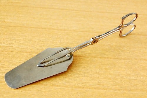 スウェーデンで見つけたステンレス製ケーキサーバー（ケーキトング