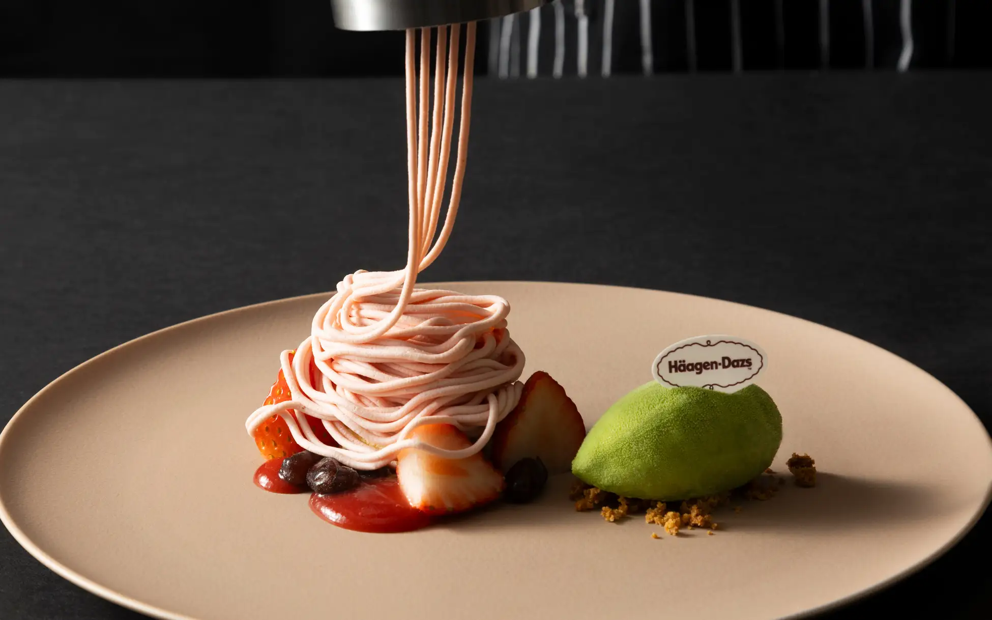 札幌グランドホテル】「THE SWEETS！」にライブクッキングメニューが新