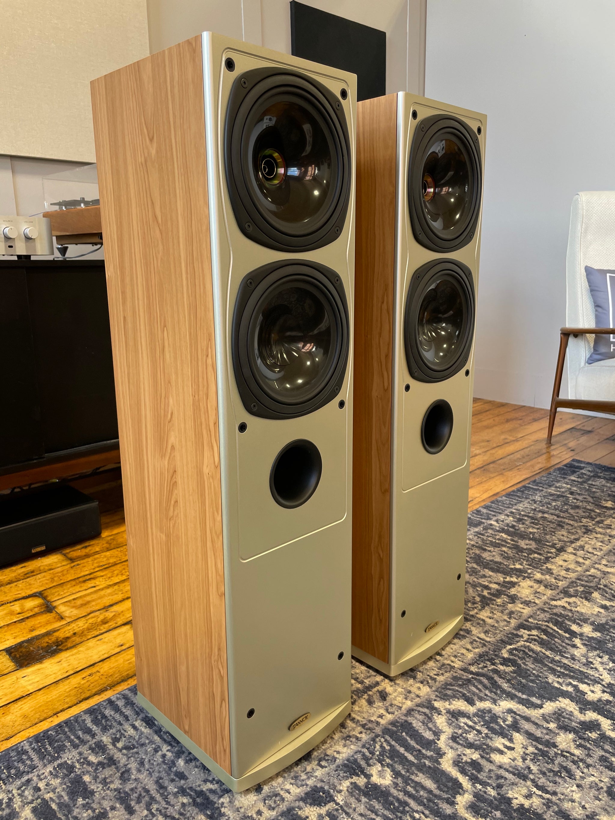 Tannoy Saturn S8 Tower Speakers in 