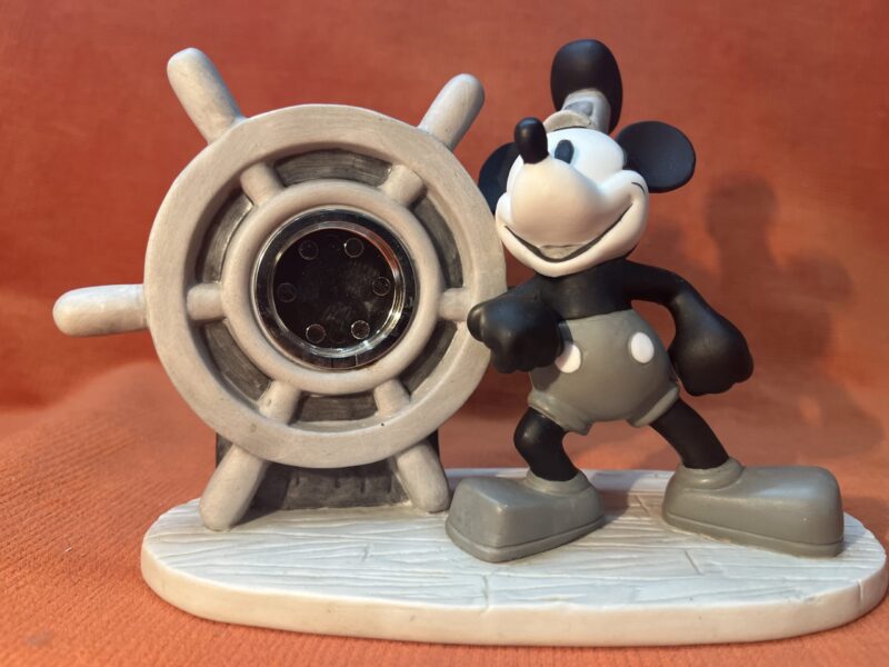 ミッキーマウス置時計の修理 合成樹脂でお直し - 陶器修理・金継ぎなら