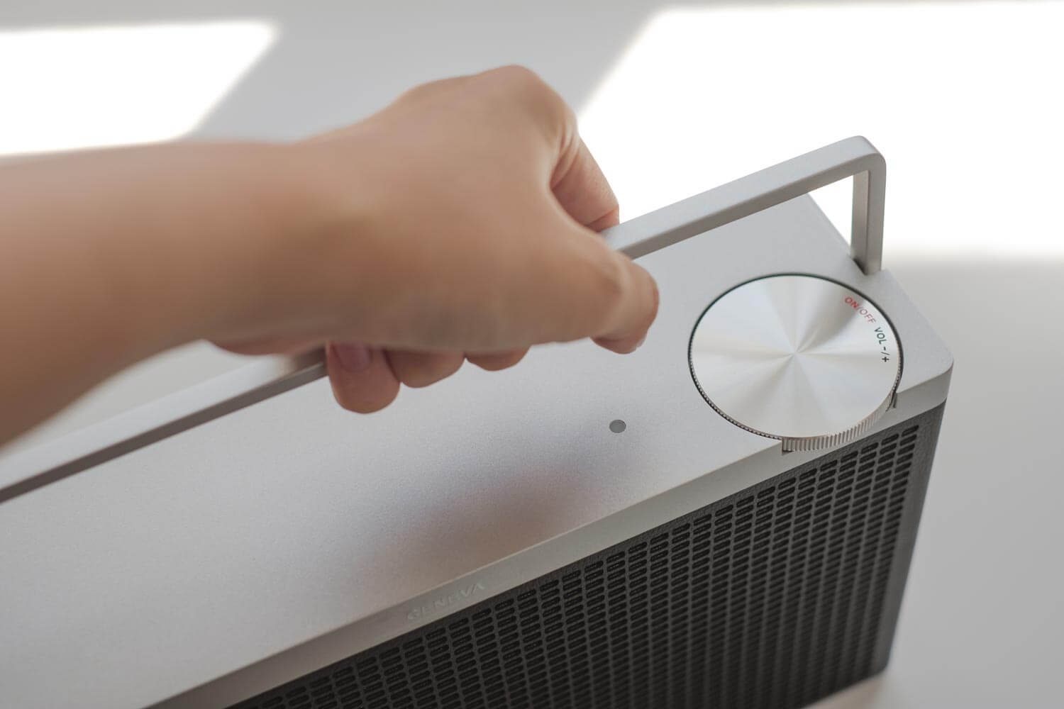 GENEVA Touring M スピーカーレビュー。 無駄なものを削ぎ落とした