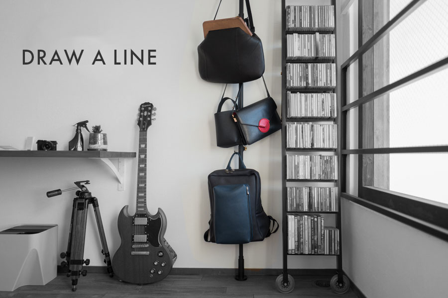 DRAW A LINE（ドローアライン）という突っ張り棒をバッグの収納に使っ