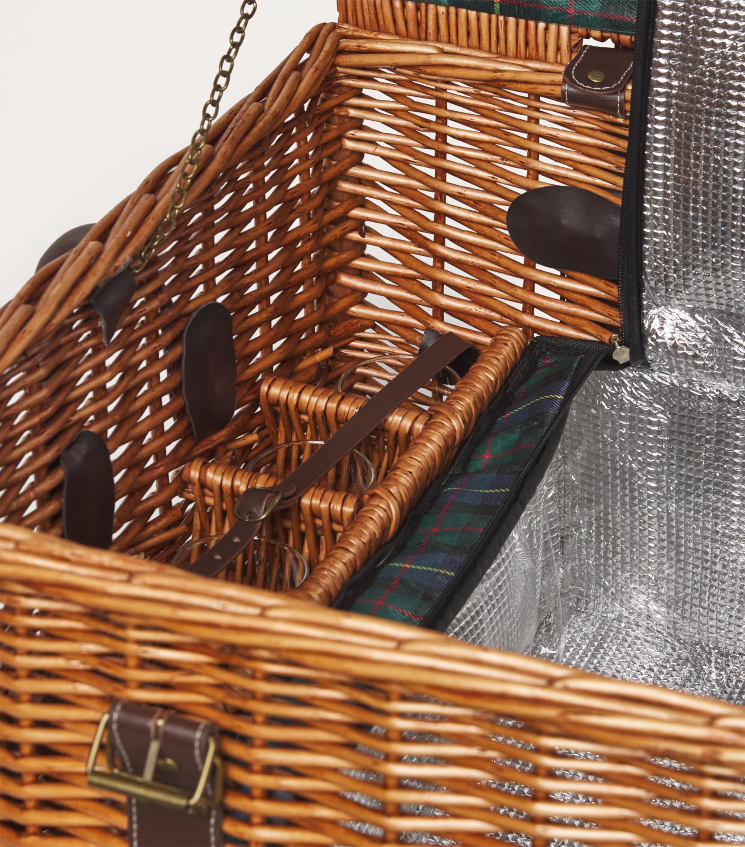 Les Jardins de la Comtesse Champs Elysées Picnic Basket and Dining