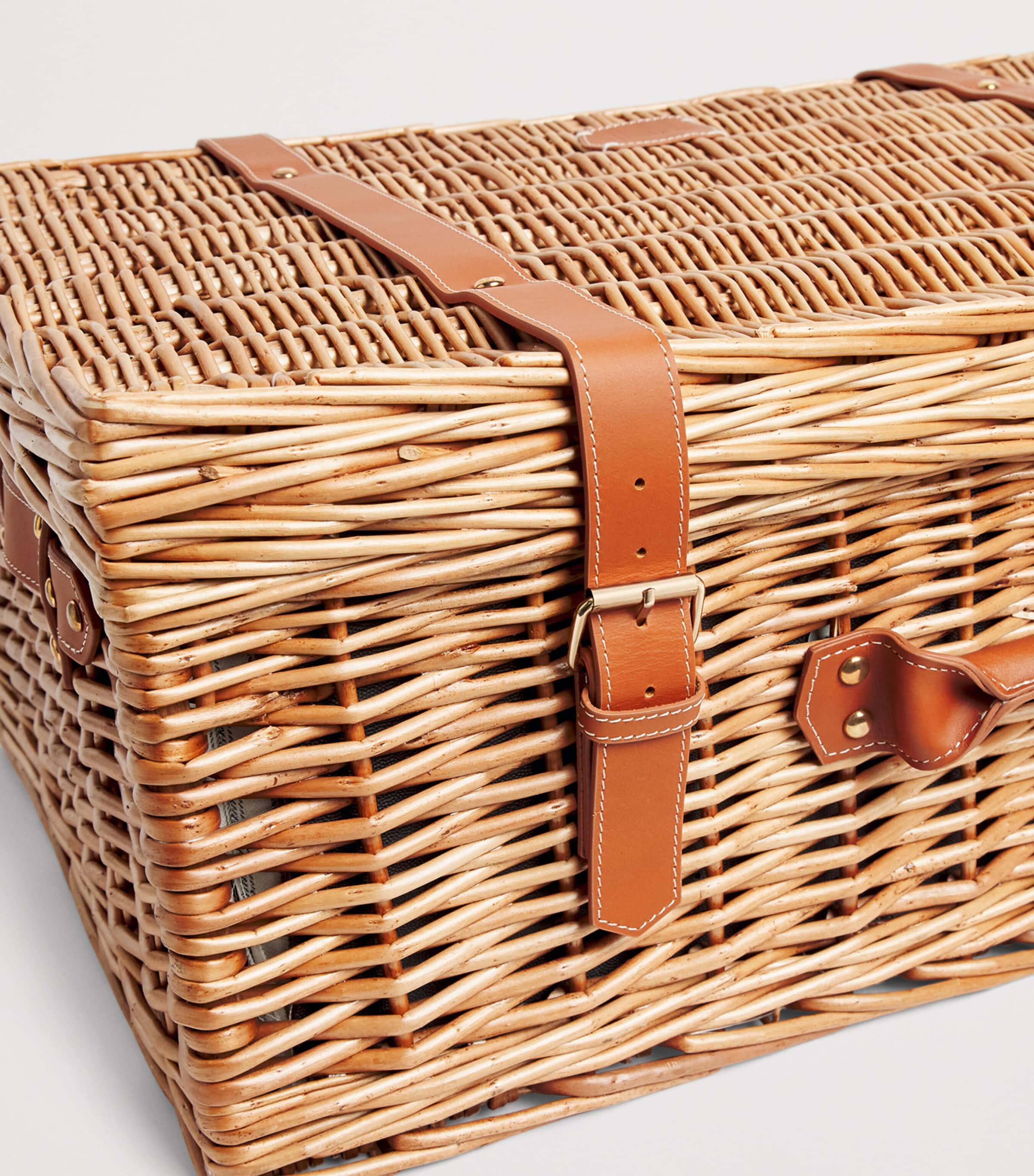Harrods Fitted Picnic Hamper for 4 | Harrods US