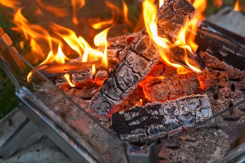 CAMVIL(ケムビル)／クラゲ焚き火台】4面ガラスのスケスケ焚き火台を