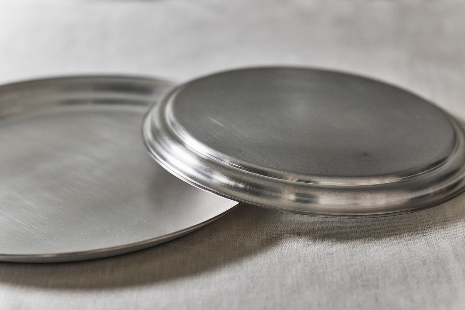 東屋のお盆 真鍮銀めっき 小 – いちじつ - ともに生きる、道具と日用品