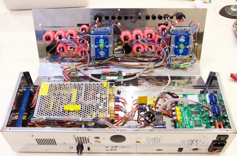 アーケードゲームマニア必携のコントロールボックスを生み出した男