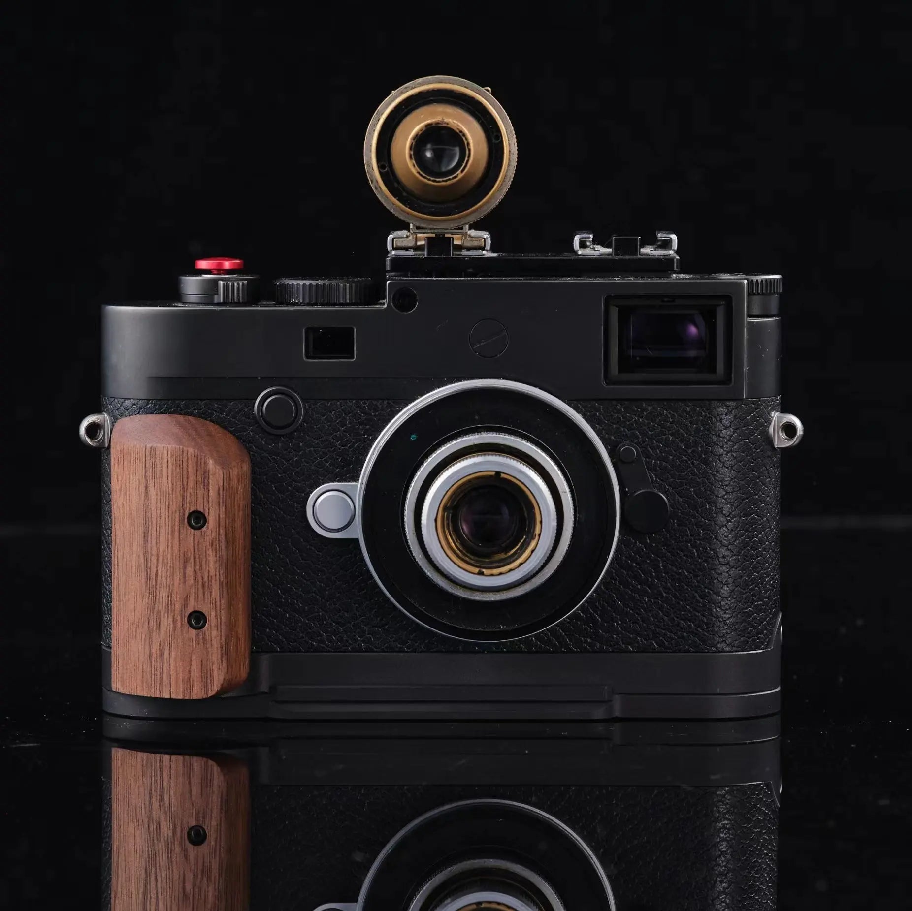 IDSworks modular grip for Leica M10 - IDS initial design studio