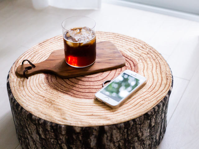 部屋が癒しの空間に！ニトリのプチプラ「切り株クッション」 | イエモネ