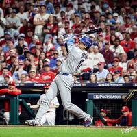 大谷翔平 今シリーズ初安打 七回に4点目のタイムリーを右前へ 右拳