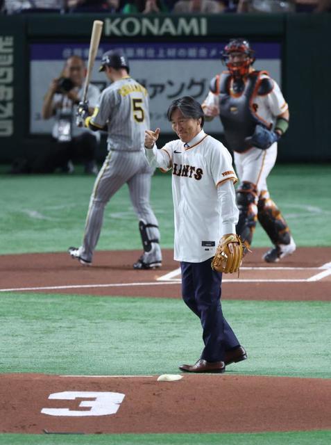 巨人 「長嶋茂雄DAY」で松井秀喜氏がセレモニアルピッチ 見事な