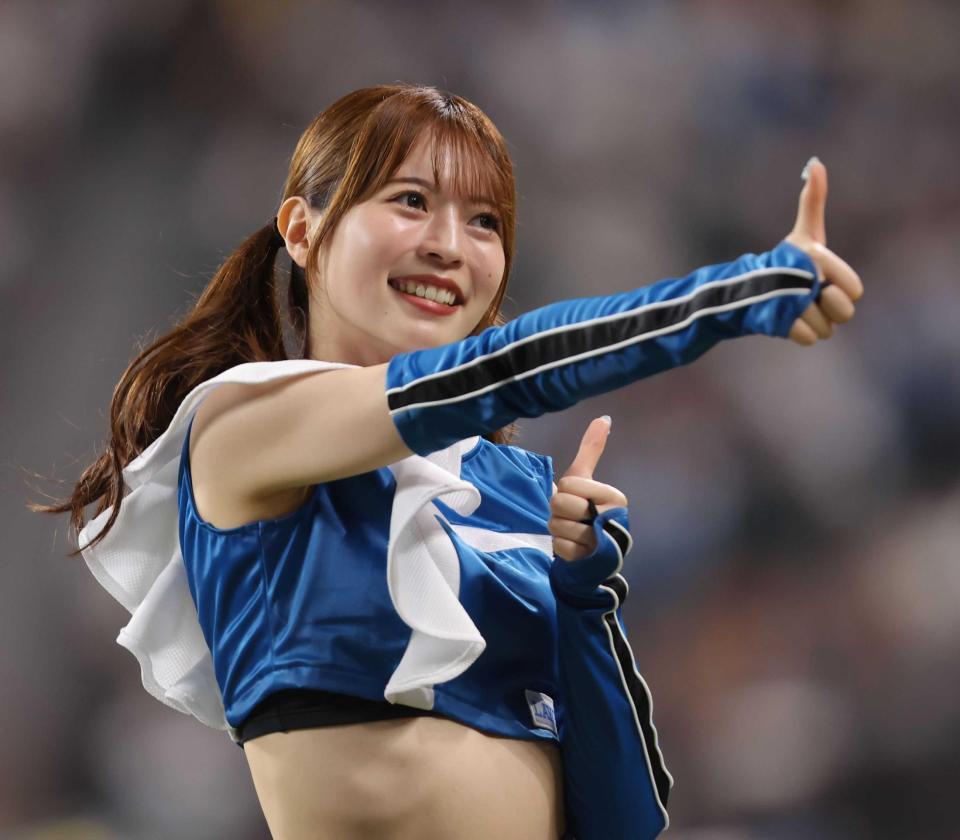 え？可愛すぎん？」人気ファイターズガールが話題の黒ユニでモデル役に