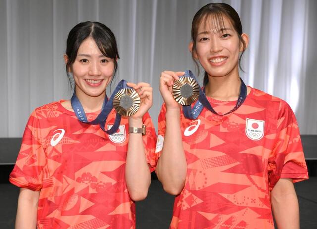 五輪バド シダマツ＆山口茜がくまモンと4ショ カワイイがカワイイと