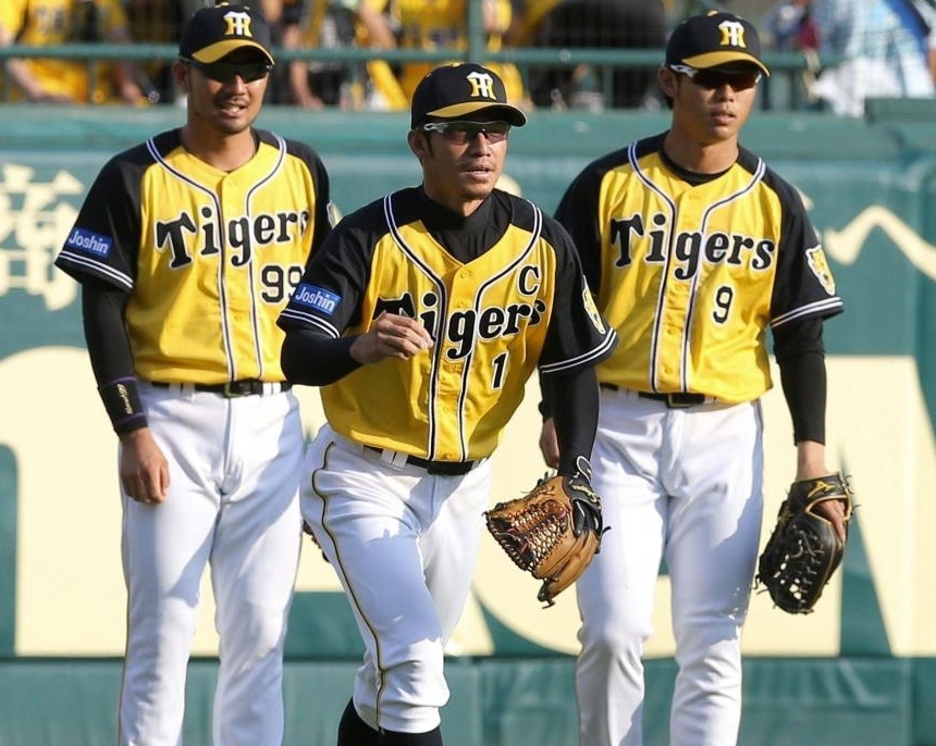 鳥谷 レフトでノックにファン騒然 スタメンは外れる/タイガース