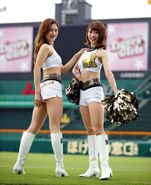 阪神チアが夏用ユニを披露 初のパンツスタイル あすヤクルト戦から着用