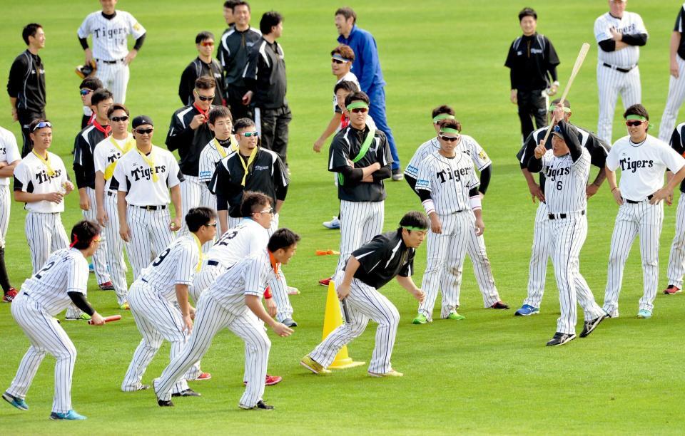 阪神 鳥谷敬氏が苦笑いの「金本大運動会」懐かしメロディで「本能か