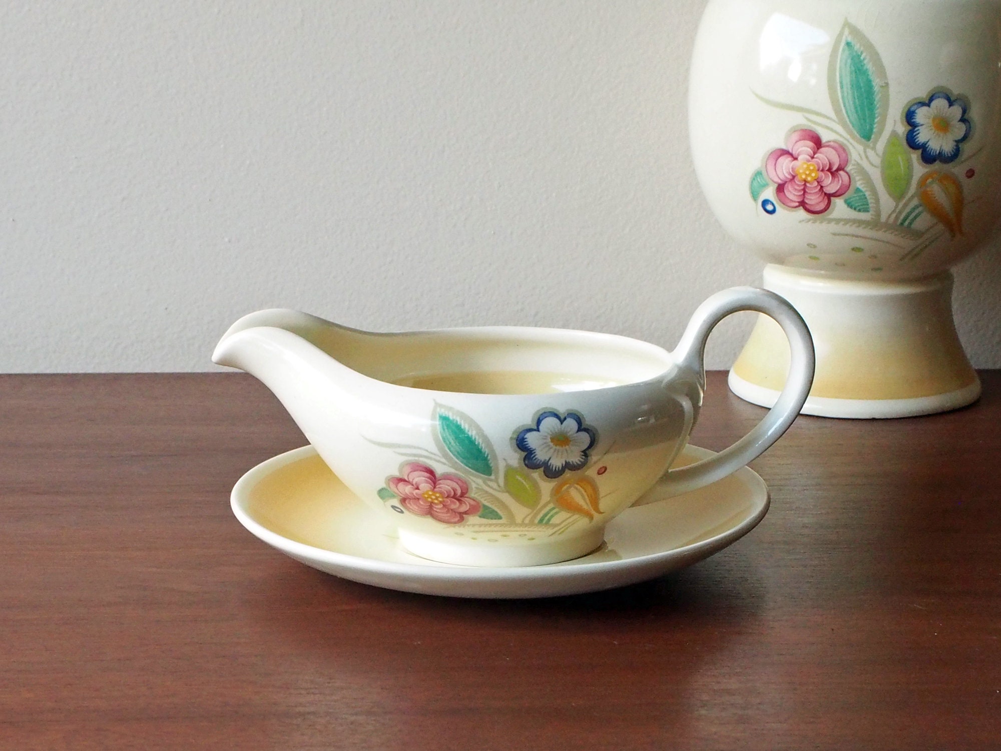 スージークーパー イエローノーズゲイ グレービーソースボート